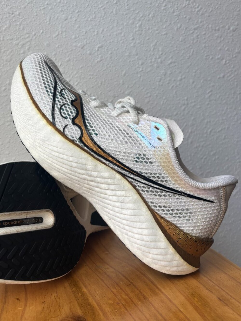 Saucony Endorphin Pro 3 White Gold Running Shoes Mens 9.5 S20755-13 Carbon Plate
